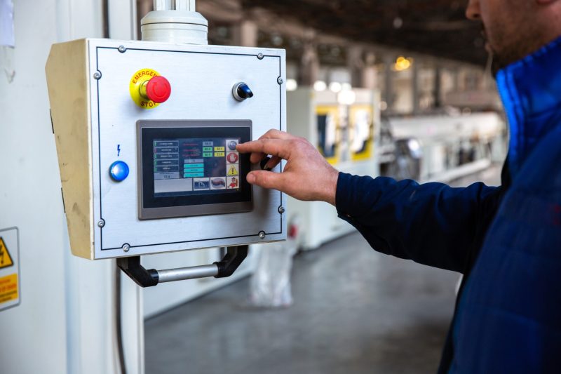 worker-uses-control-panel-factory (1)